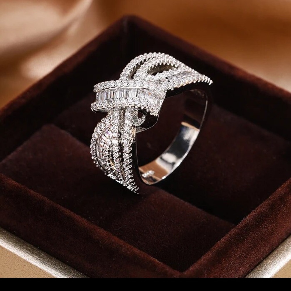 127. NEW Luxury Fashion Women 925 Sterling Silver Ring - Picture 3 of 4